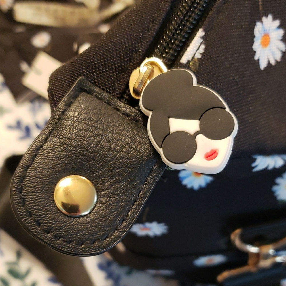 Alice + Olivia Black Floral Duffle Bag and Bucket Hat Set - Picture 4 of 13